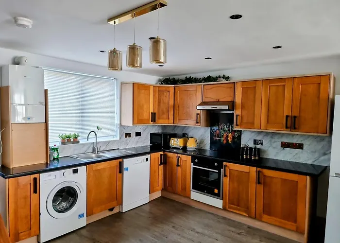 Two Bdr Entire House In London By !! Zaftastic !!